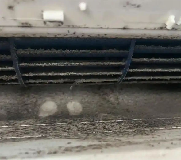 新都空调吹的风有股烧焦味是怎么回事